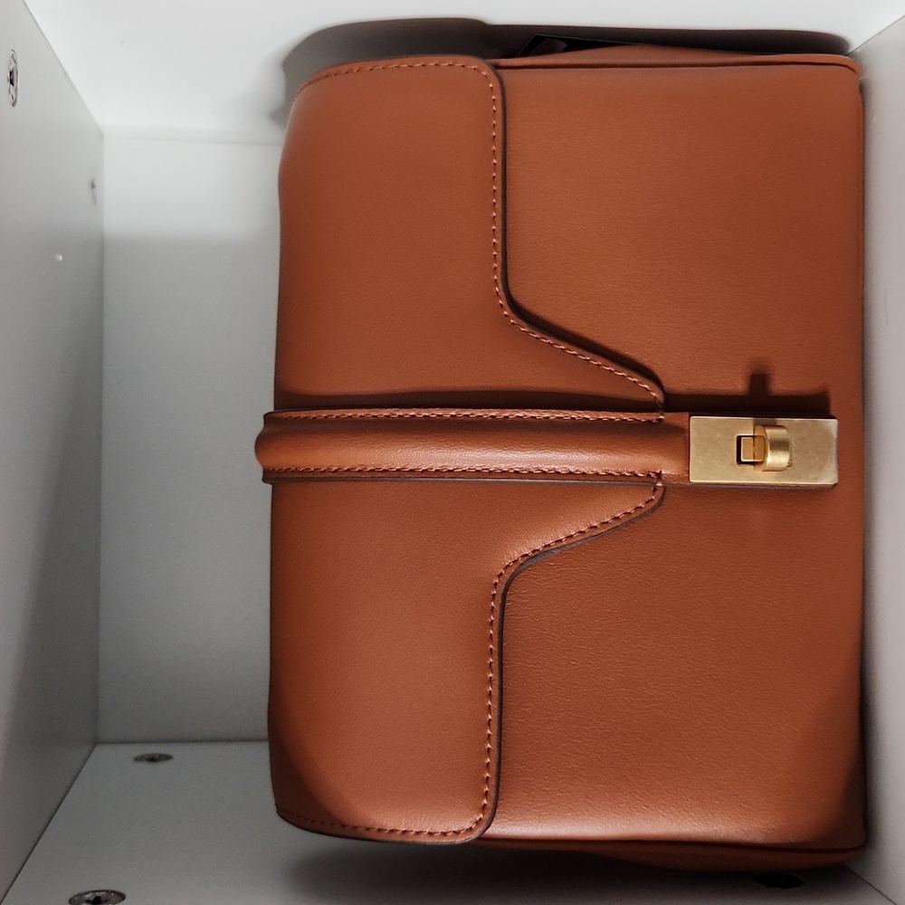 SB95099 English Tan NWT 💯 Italian Nappa Leather 🇮🇹 Crossbody Purse